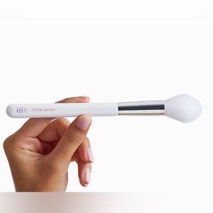 NWT IBY BEAUTY Hilite Powder Brush Makeup